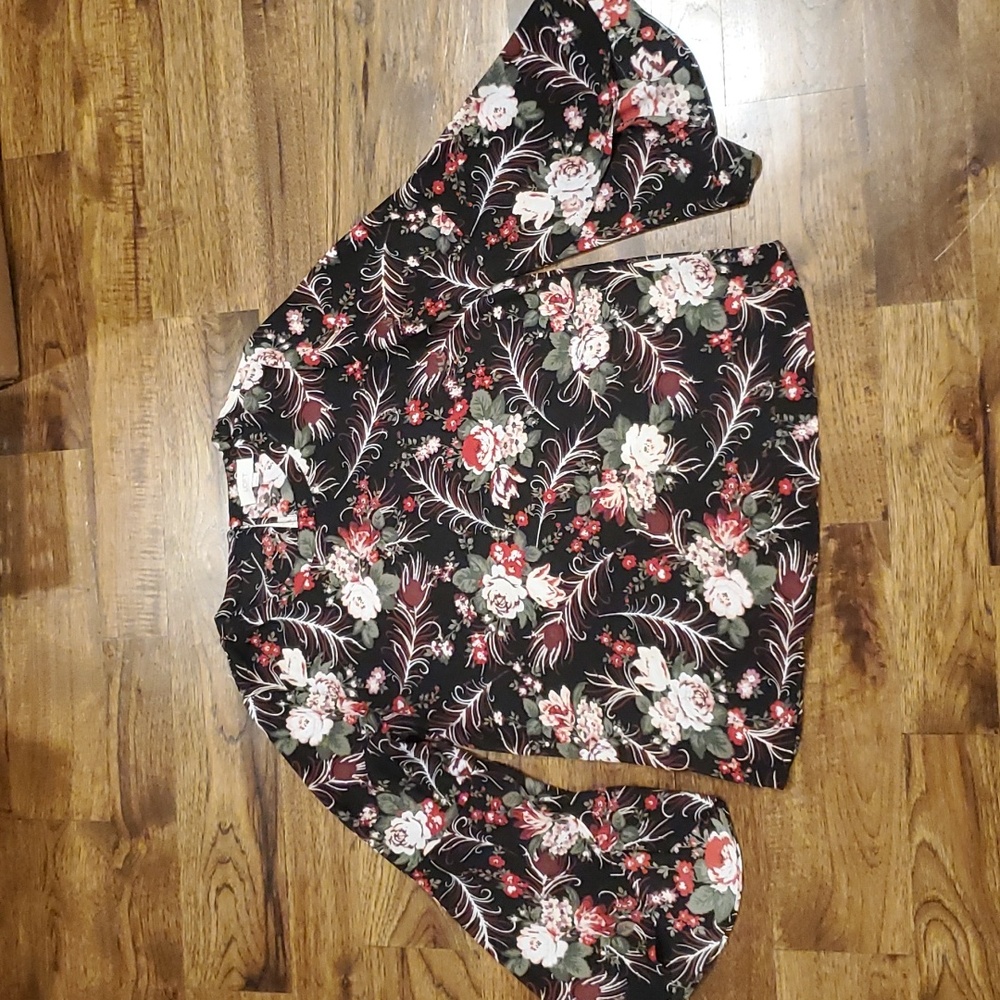 Womens Loft black floral top with bell sleeves size XS - Picture 1 of 7